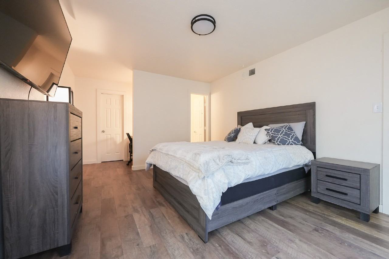 1604 Municipal Dr - Photo 4 of 19