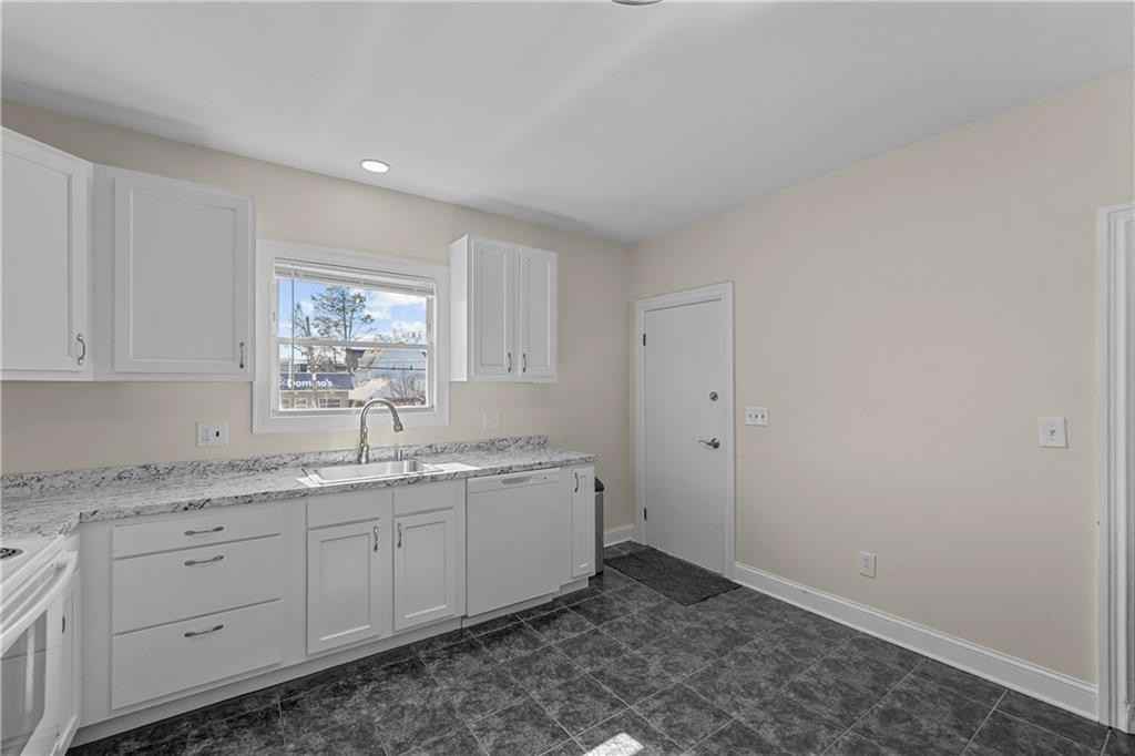 12 Tiffany St #2 - Photo 4 of 10