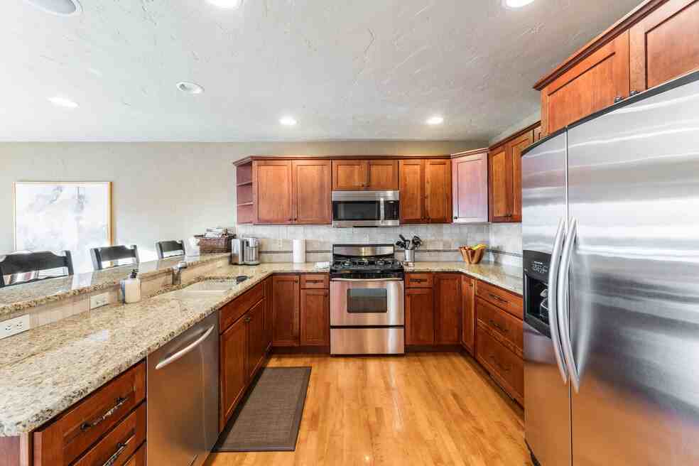 1932 Sun Crest Dr #1932 - Photo 3 of 11