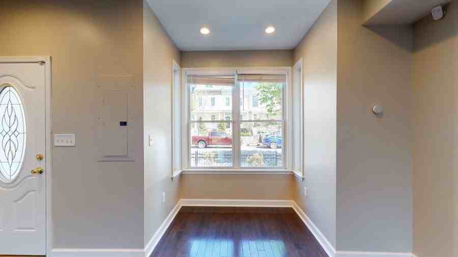 1247 I St Ne - Photo 7 of 50