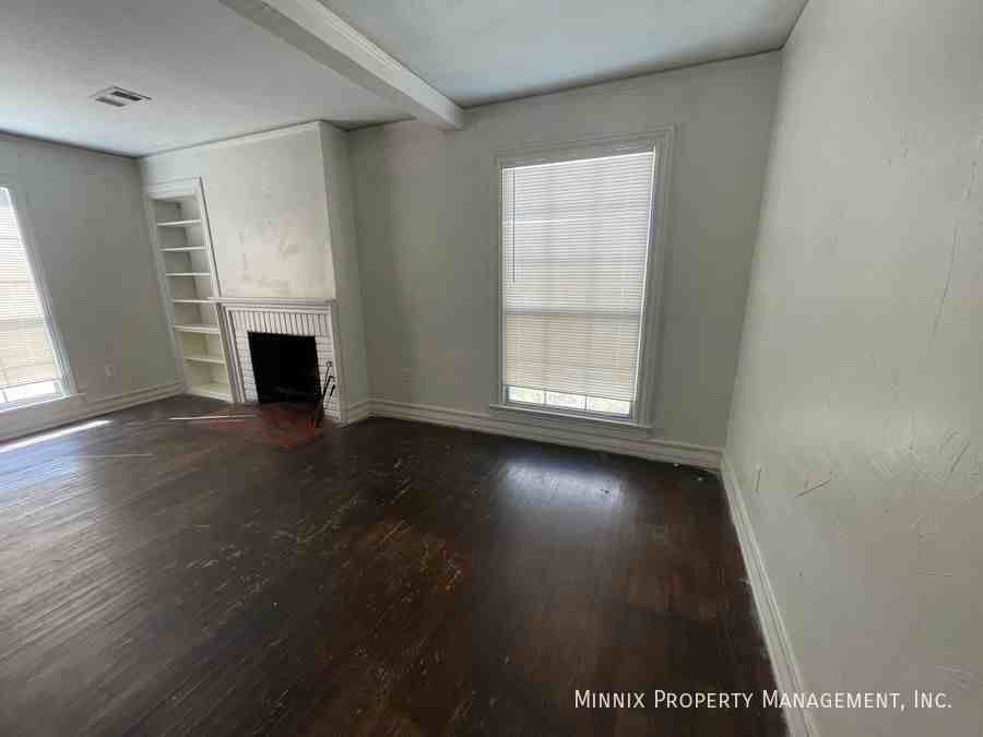 911 South Virginia Street - Photo 5 of 13