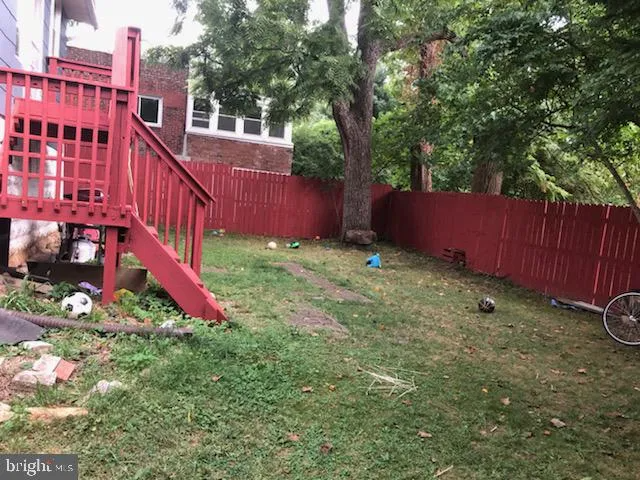 748 Thayer Ave - Photo 2 of 28