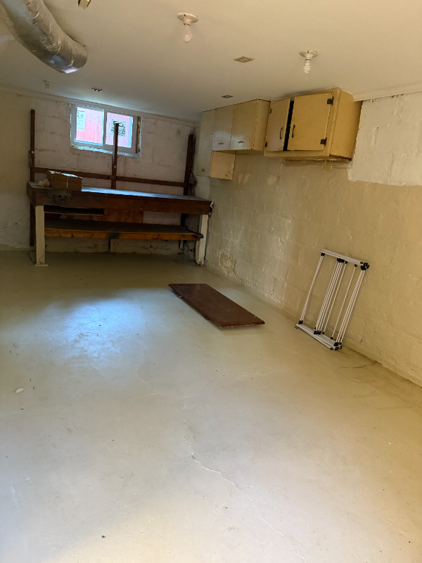 748 Thayer Ave - Photo 4 of 28