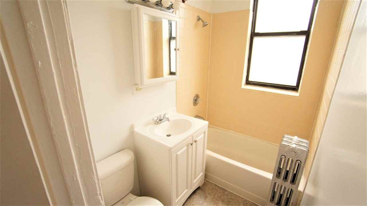 1540 North Kedzie Avenue, Unit 1M - Photo 3 of 6