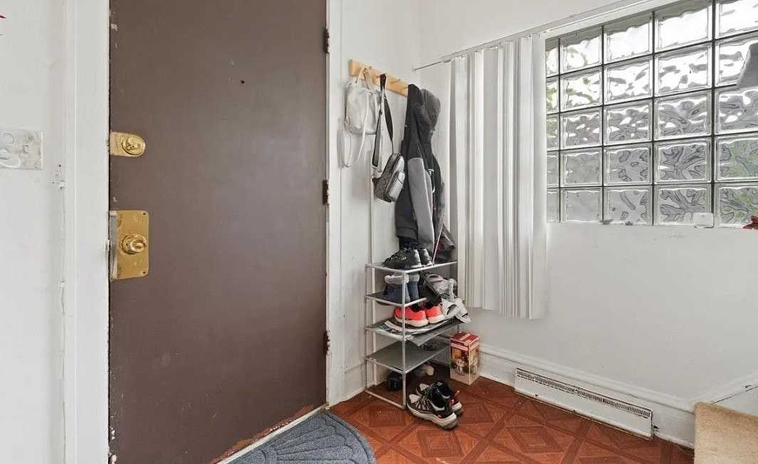 555 Lorraine Avenue - Photo 2 of 5