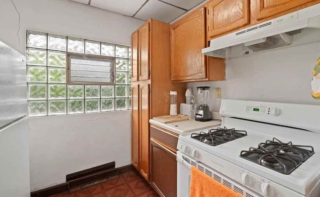 555 Lorraine Avenue - Photo 3 of 5