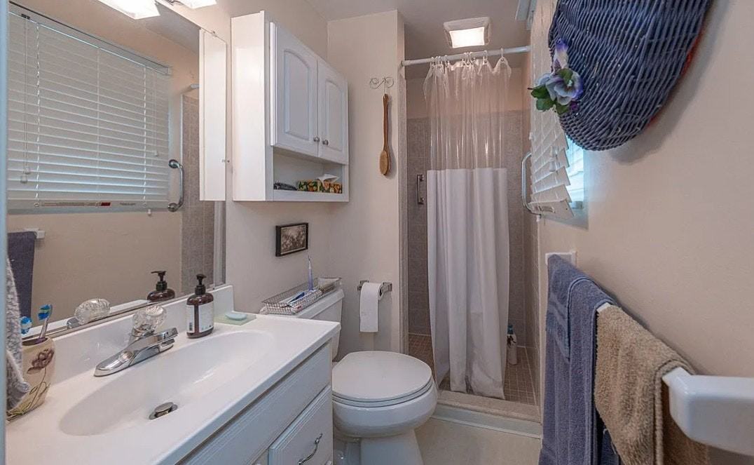 8850 Breezewood Drive - Photo 3 of 9