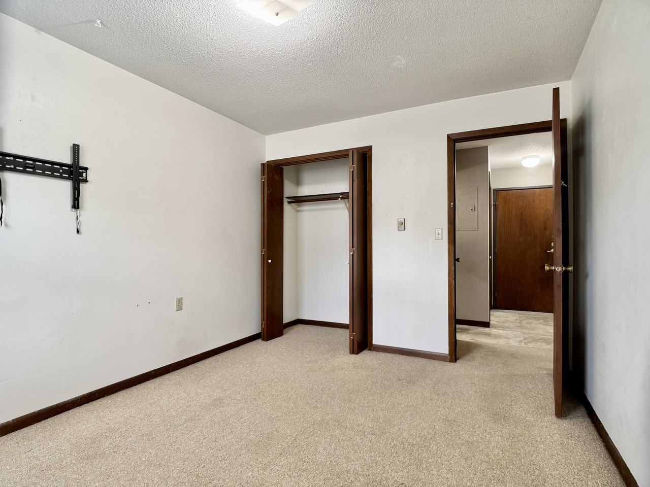 602 South 1st Avenue East - Photo 5 of 8