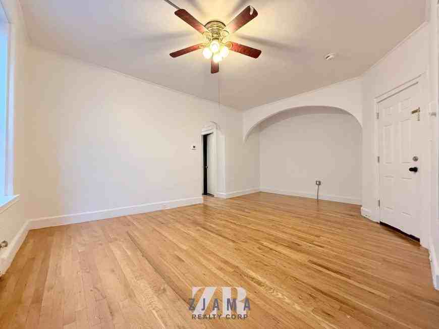 240 Sullivan Pl - Photo 2 of 10