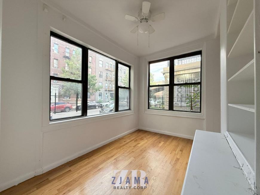 240 Sullivan Pl - Photo 3 of 10