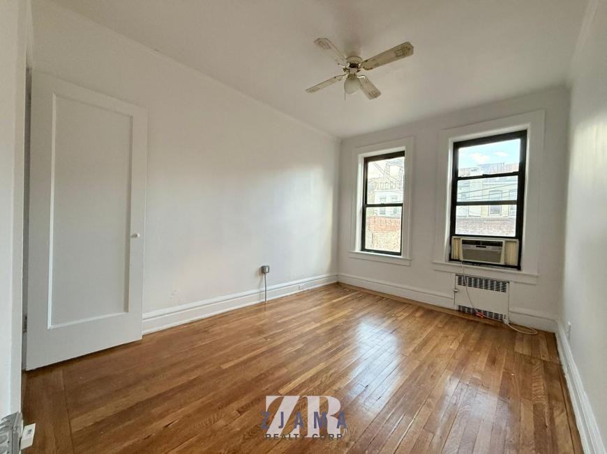 240 Sullivan Pl - Photo 6 of 10