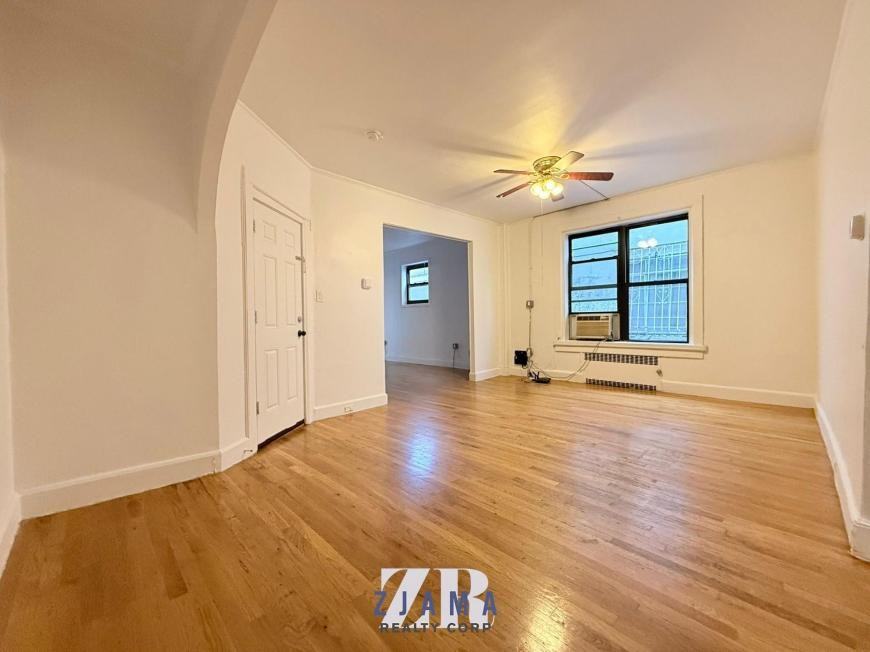 240 Sullivan Pl - Photo 7 of 10