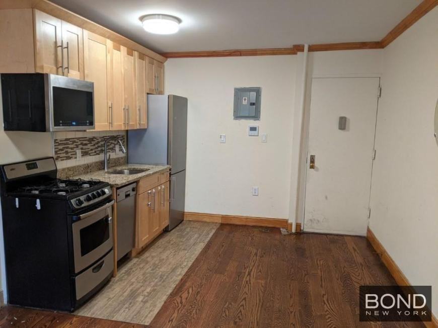 621-623 Middle Neck Road - Photo 3 of 6