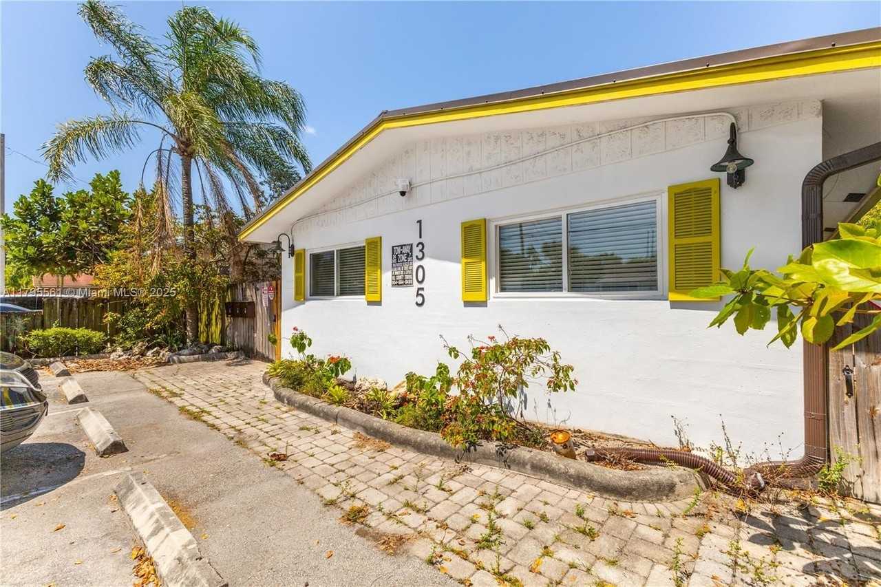 1305 Northeast 2nd Avenue #1