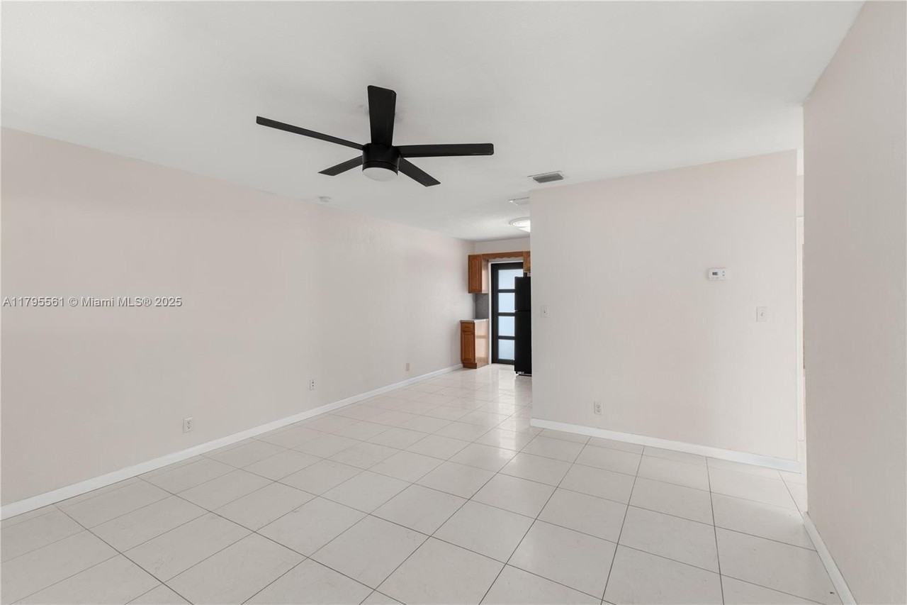 1305 Ne 2nd Ave #1 - Photo 5 of 24