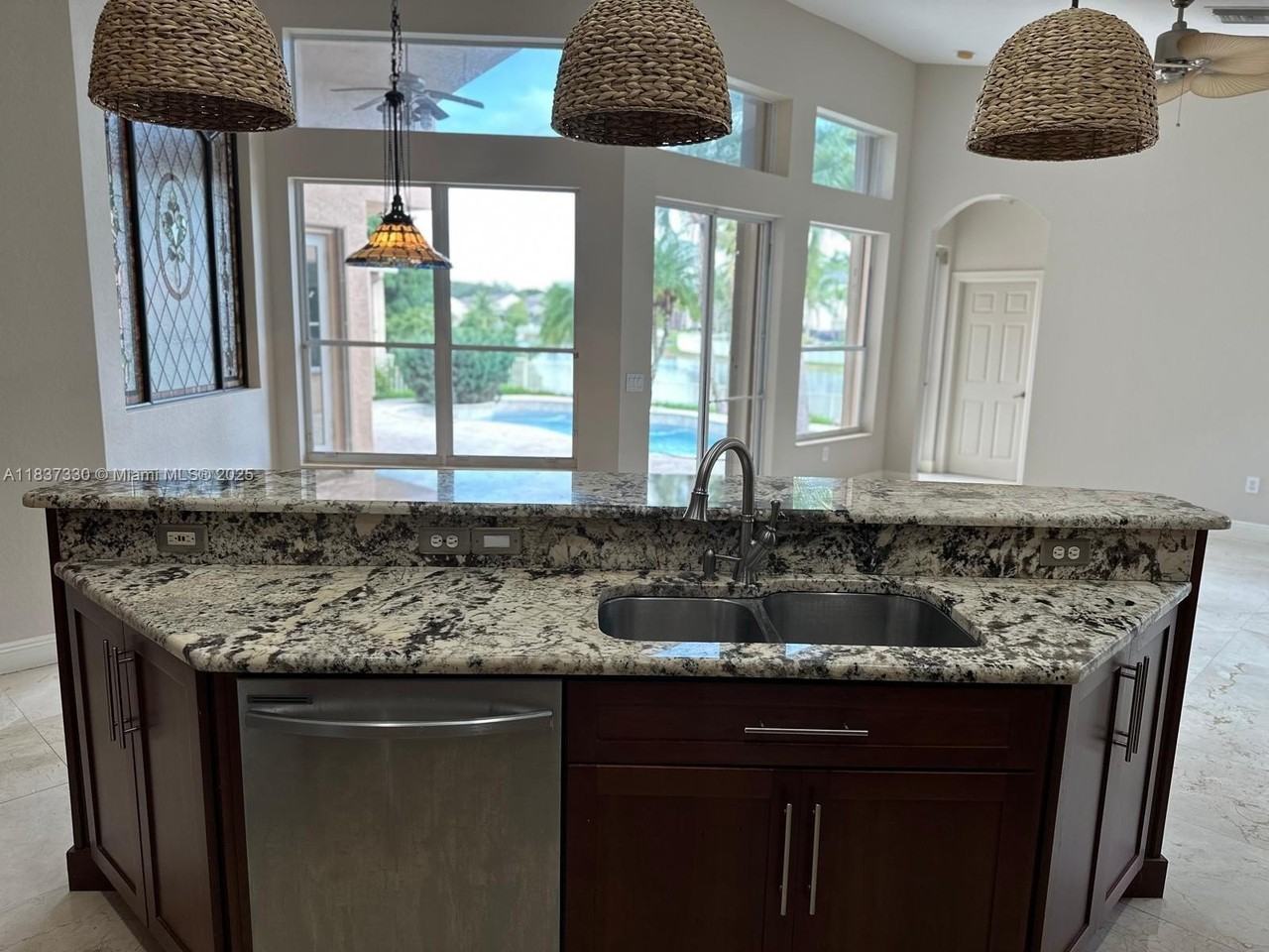 18580 Sw 44th St #1 - Photo 6 of 50