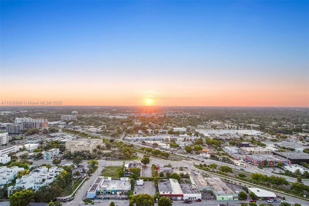 560 Ne 8th St #1007 - Photo 2 of 8