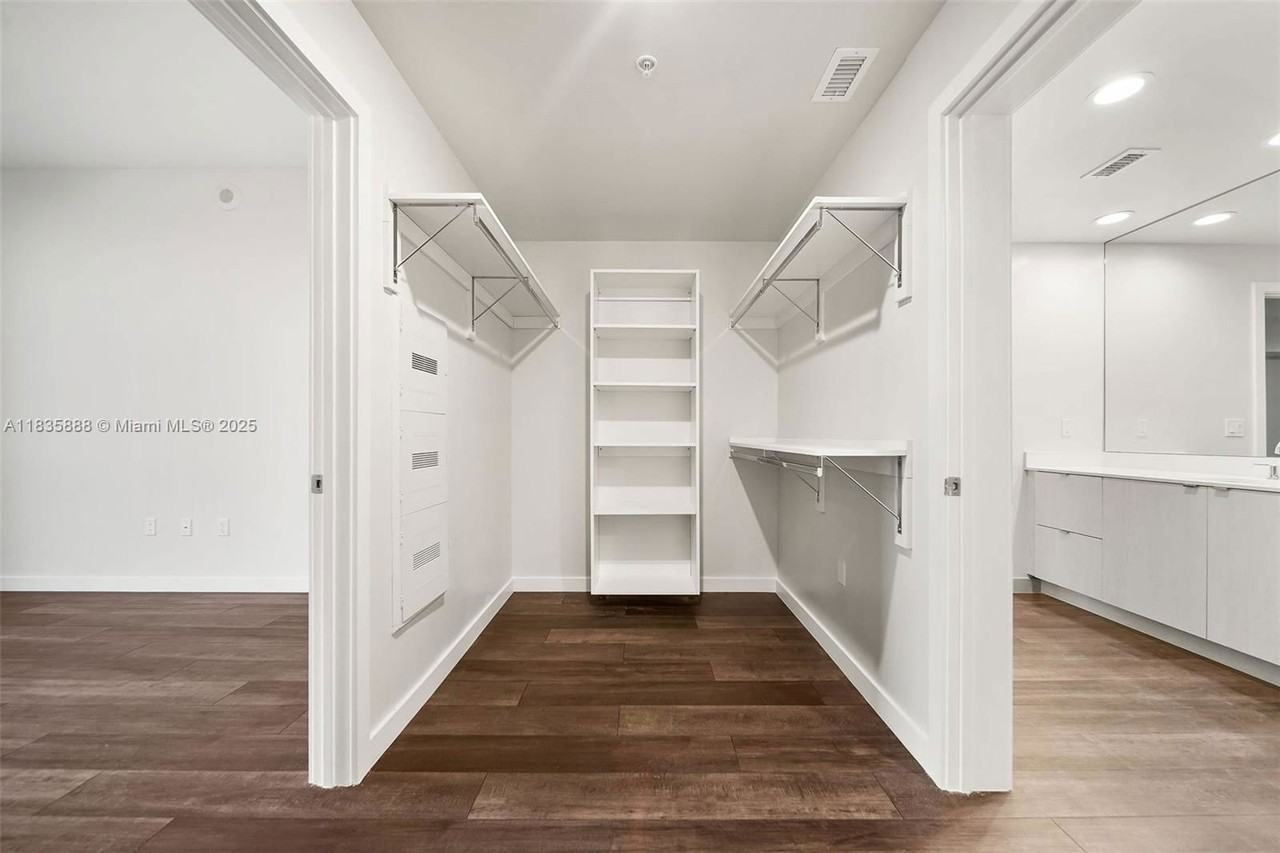 560 Ne 8th St #1007 - Photo 3 of 8