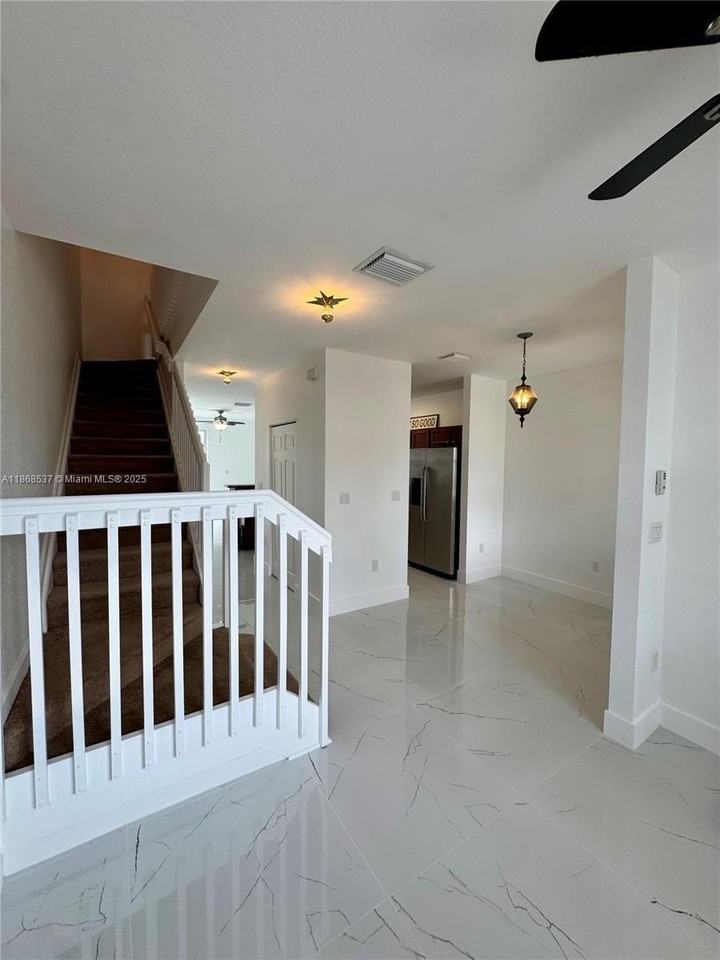 2853 Southeast 1st Drive #4 - Photo 4 of 32