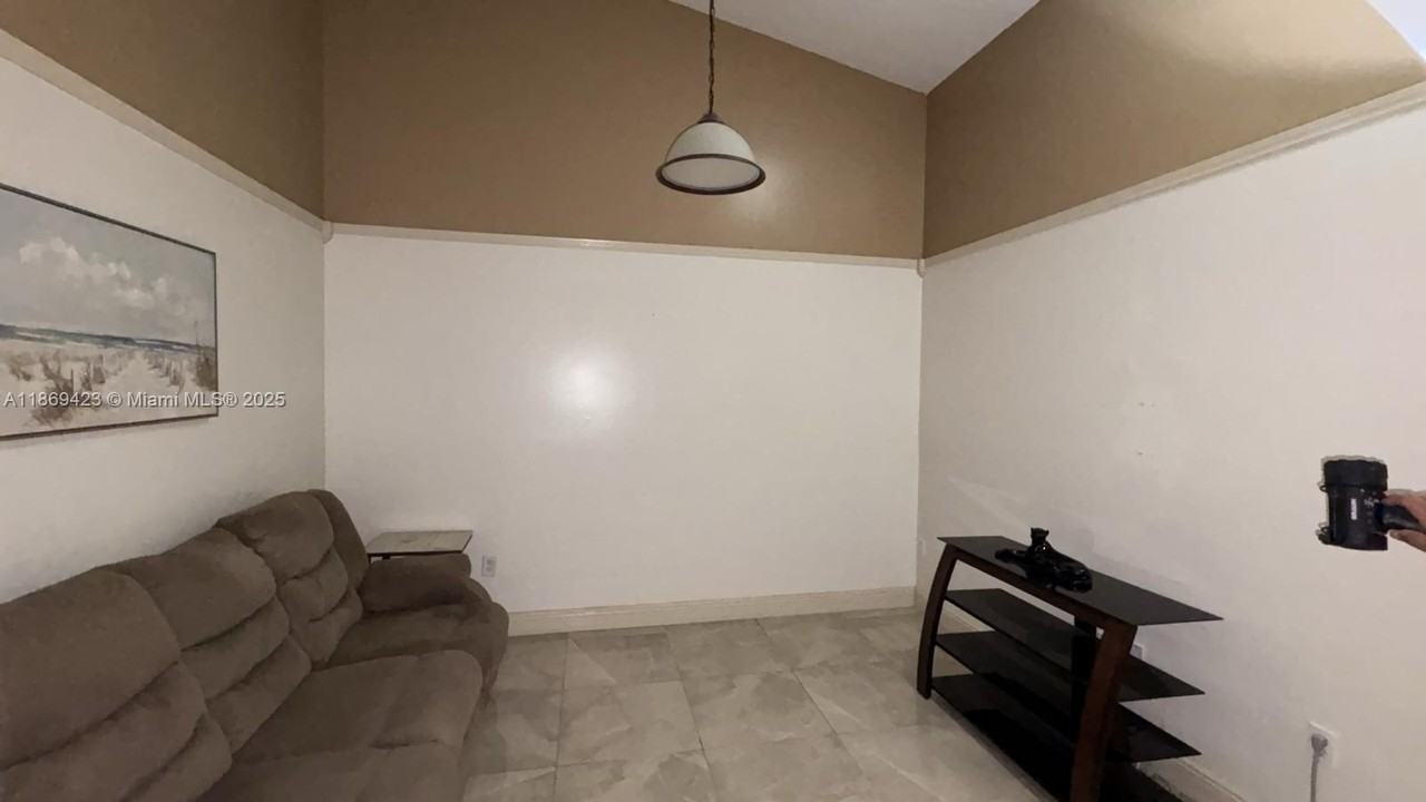 3279 Ne 11th Dr - Photo 3 of 15