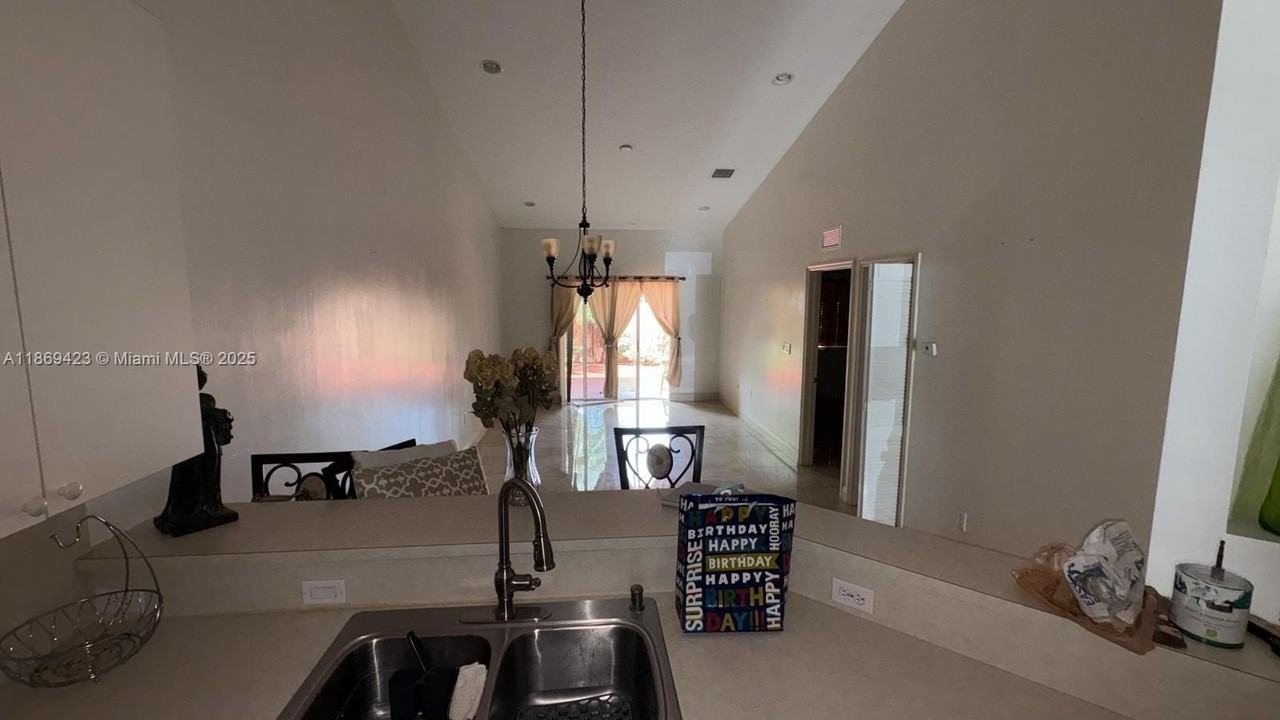 3279 Ne 11th Dr - Photo 5 of 15