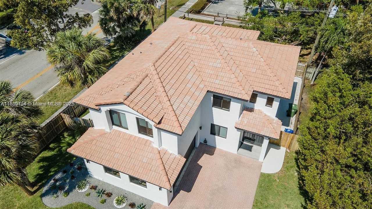 1451 Sw 11th Pl - Photo 4 of 19