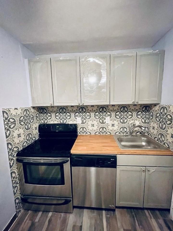 23 Se 12th St #22 - Photo 2 of 14