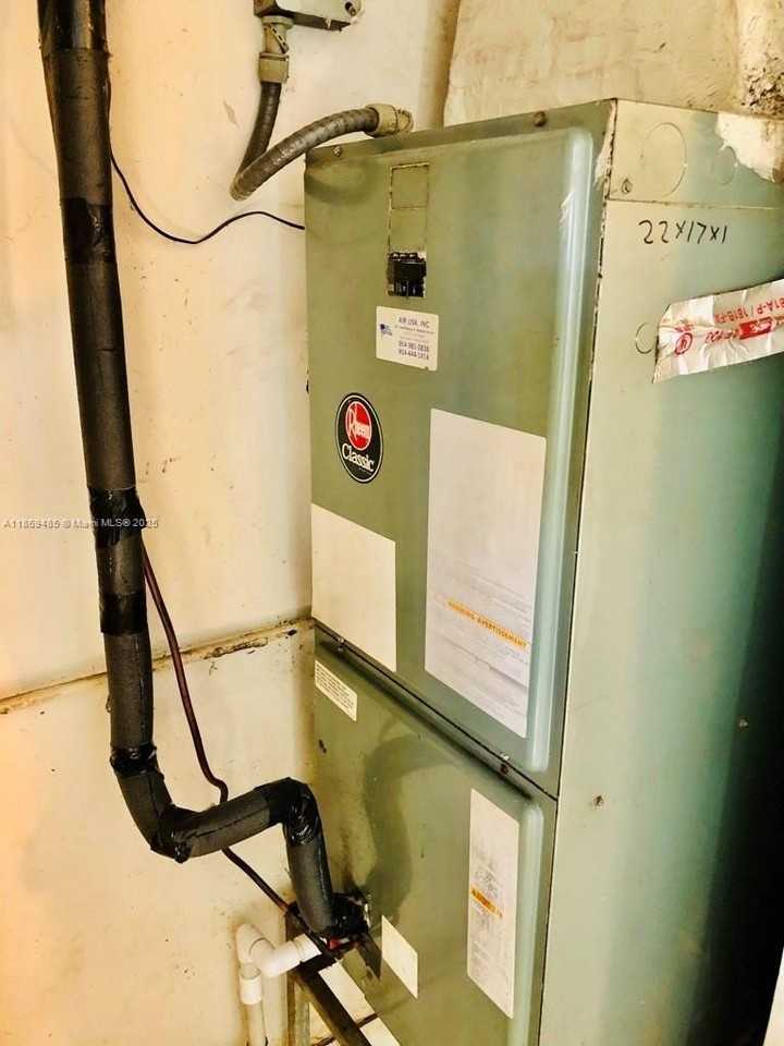 23 Se 12th St #22 - Photo 4 of 14