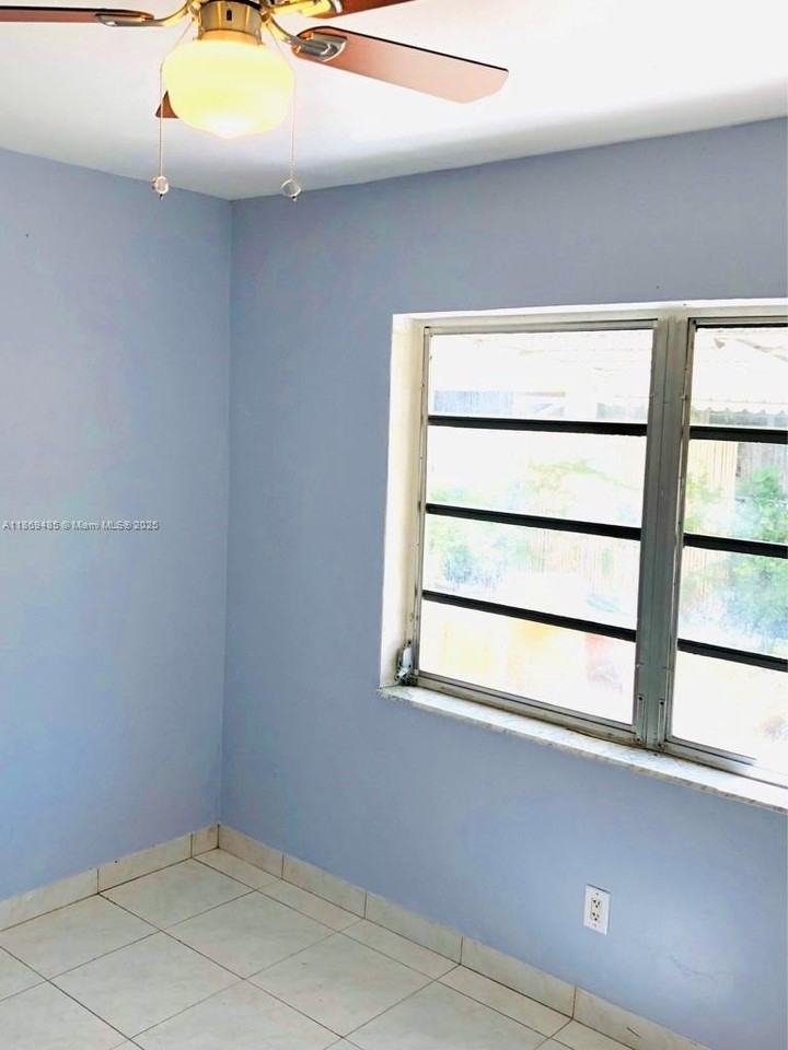 23 Se 12th St #22 - Photo 6 of 14