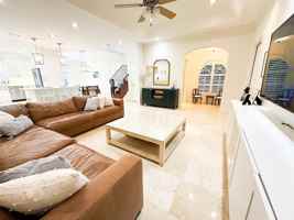 featured image of 360 Ne 7th Ave #360