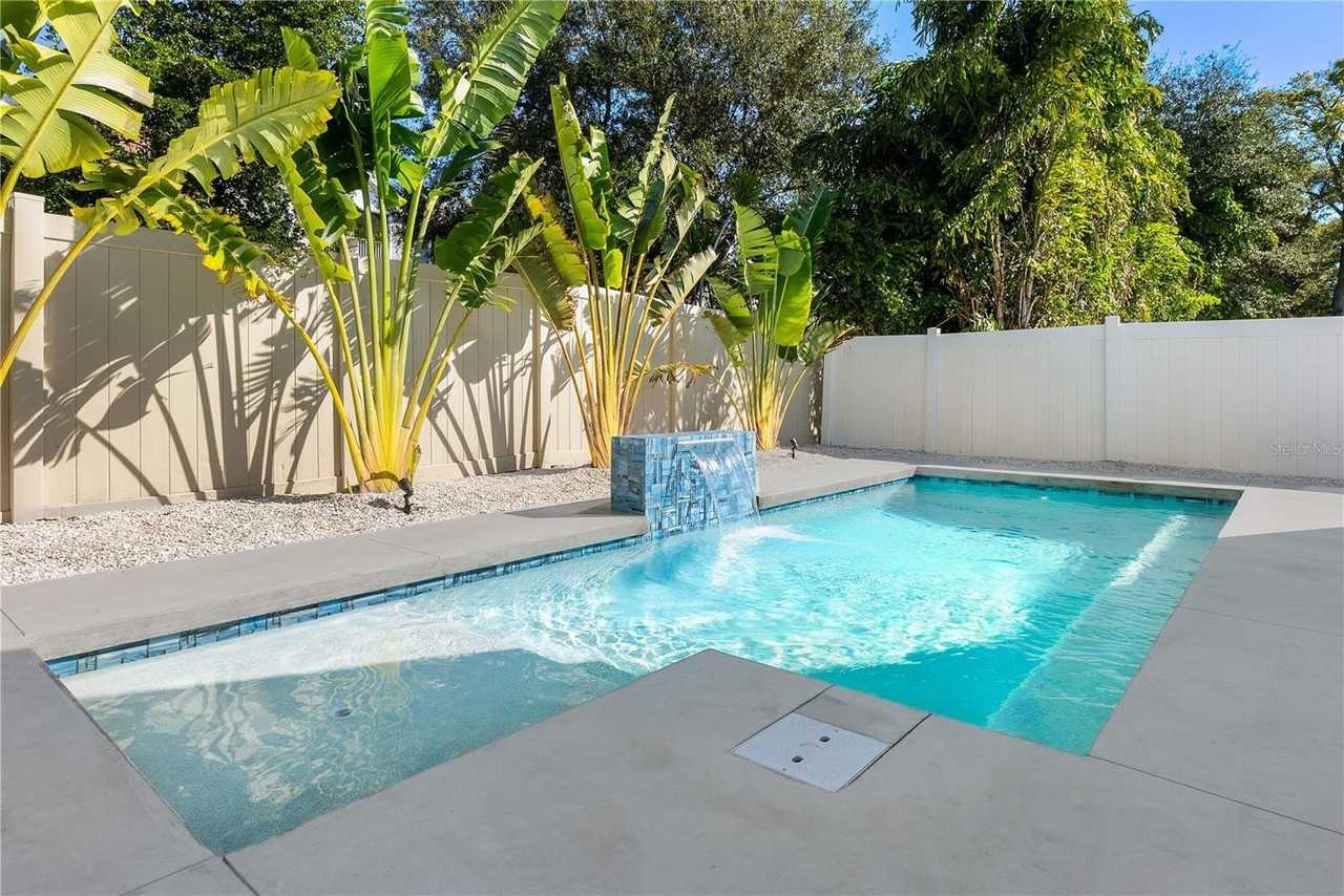 1909 High Point Dr - Photo 3 of 26