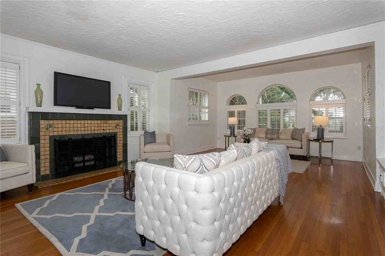 732 Edgewater Dr - Photo 6 of 28