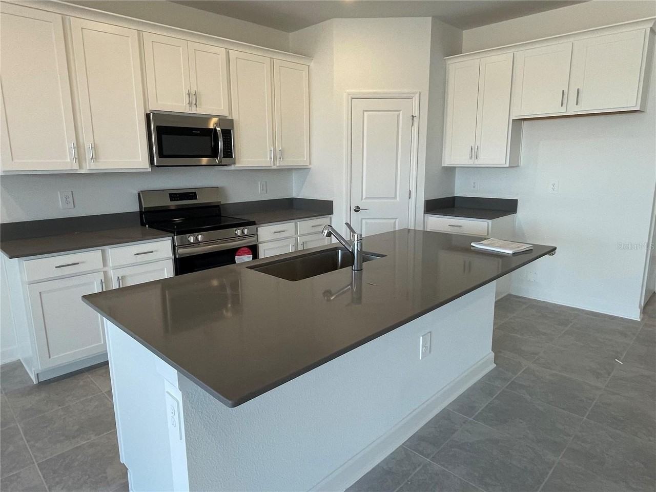 5267 Dagenham Dr - Photo 3 of 27