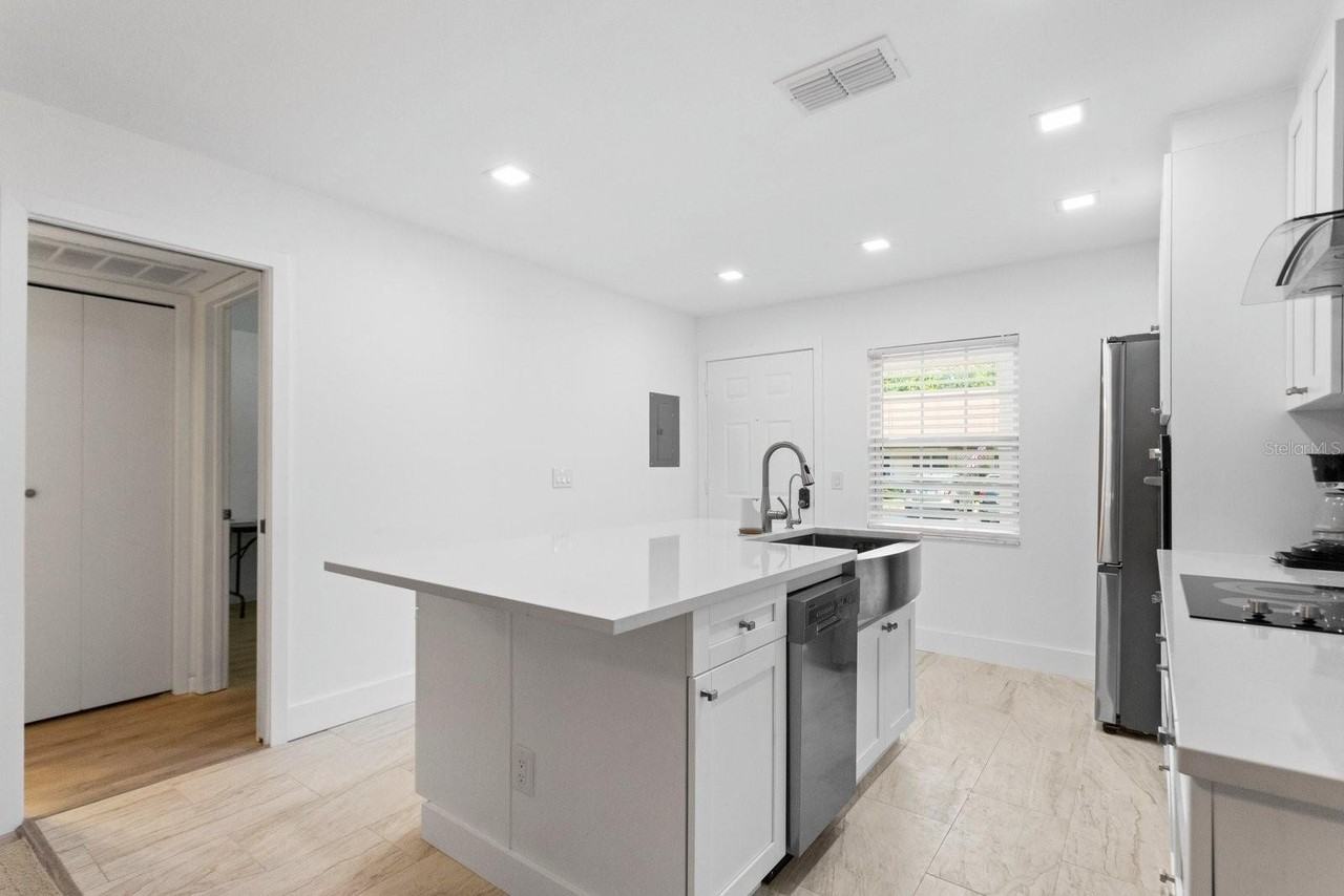 2460 Northside Drive #1406 - Photo 7 of 27