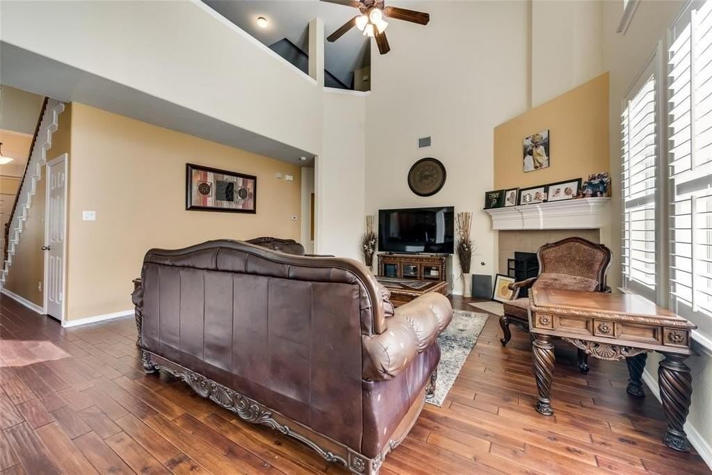 1309 Patriotic Ln - Photo 4 of 37