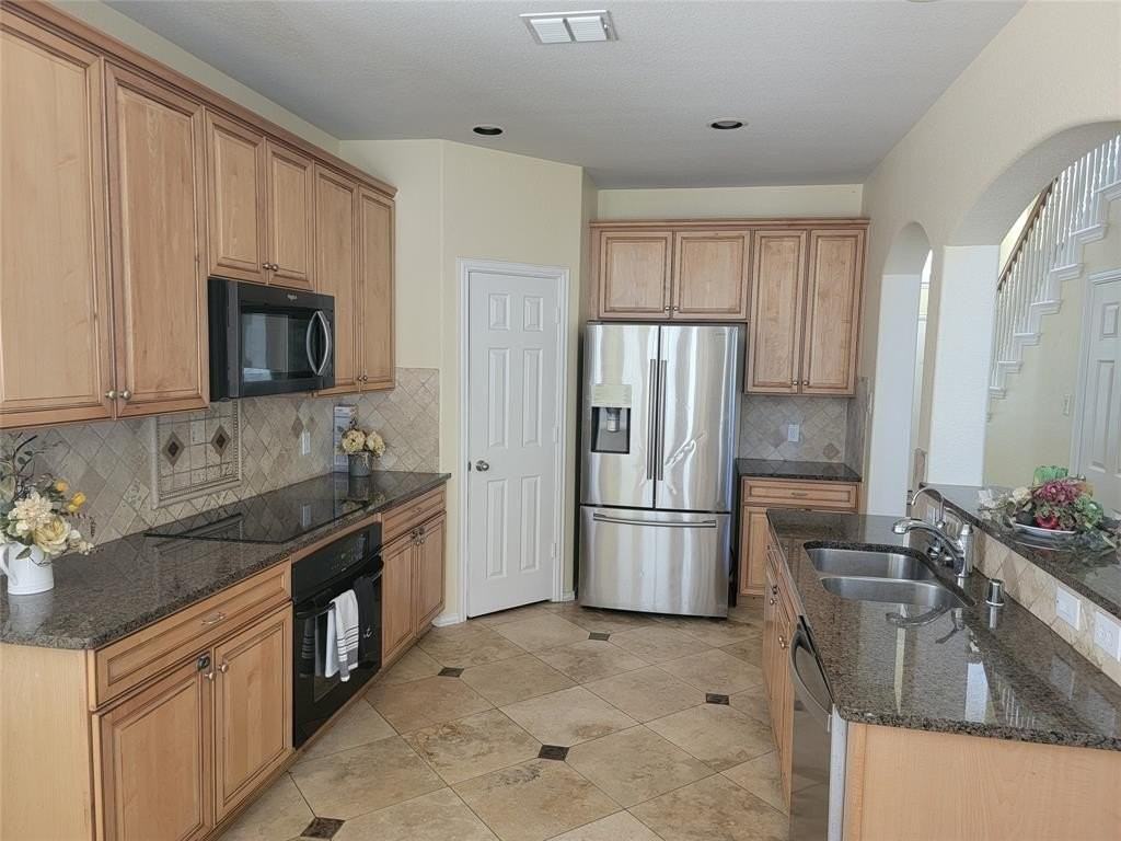 1309 Patriotic Ln - Photo 7 of 37