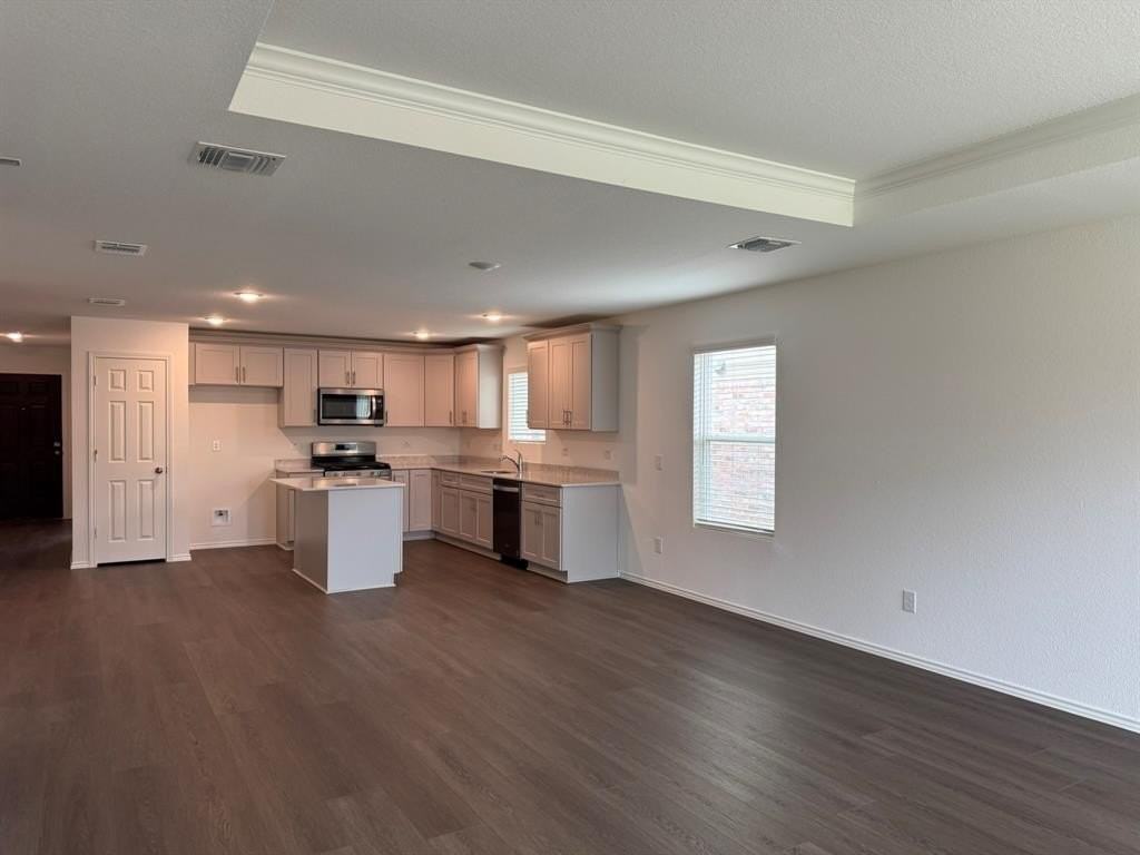 16113 Isles Dr - Photo 4 of 16