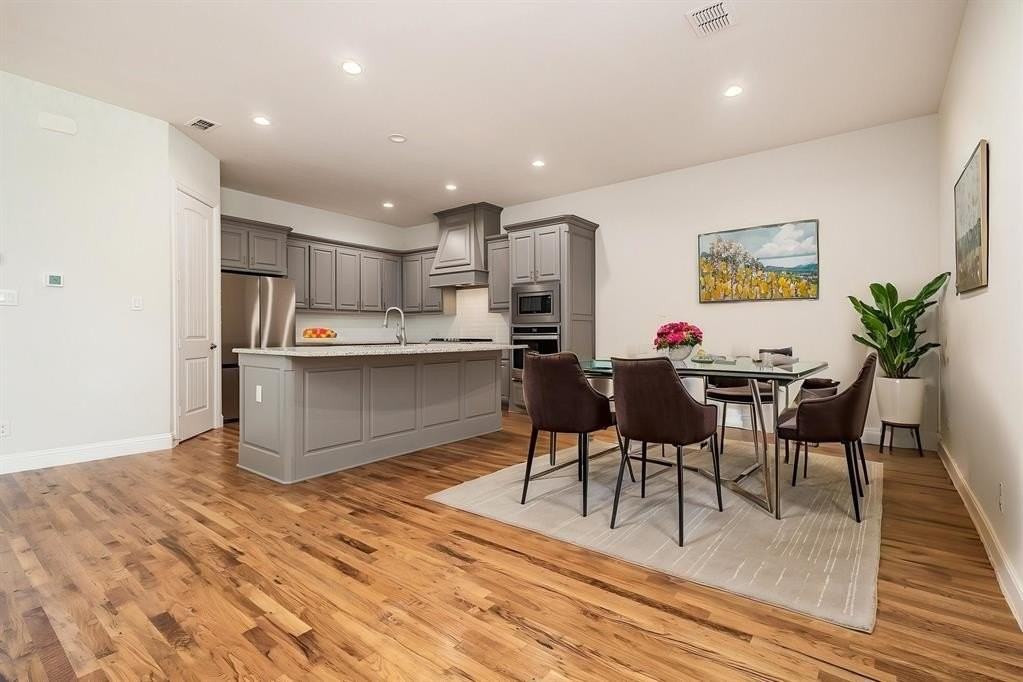 2424 Belvedere Ln - Photo 3 of 8