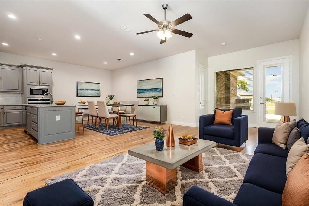 2424 Belvedere Ln - Photo 4 of 8