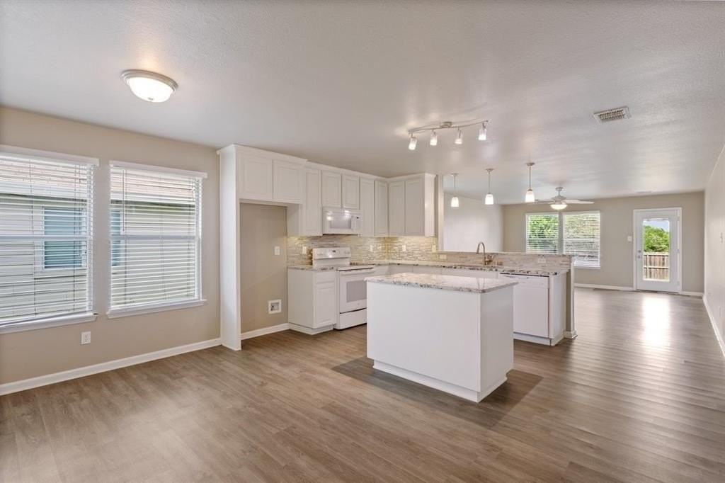 1005 Live Oak Dr - Photo 4 of 29