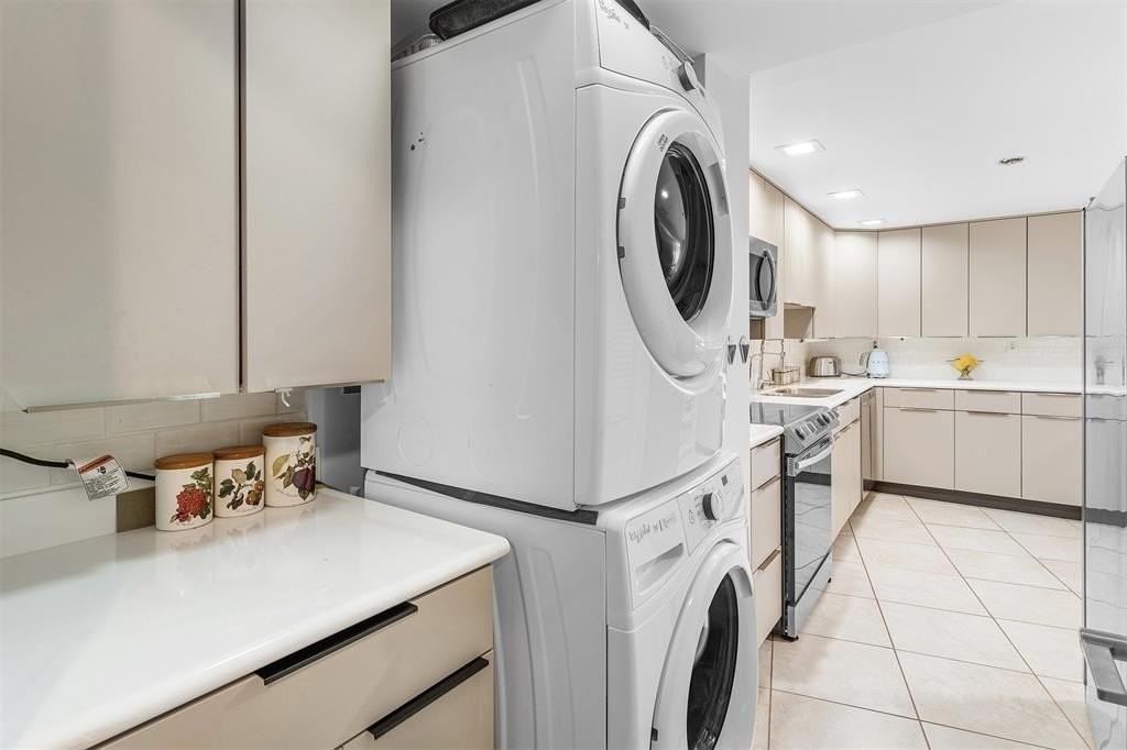 3000 Holiday Dr #1605 - Photo 5 of 41