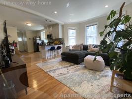 featured image of 22 Rice St #1