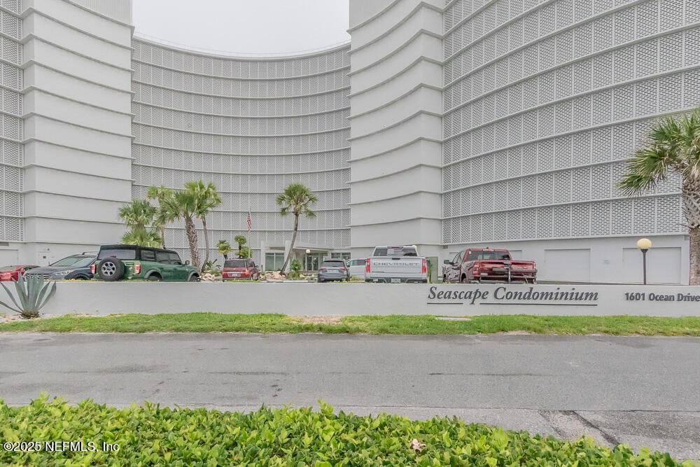 1601 Ocean Dr S - Photo 2 of 12