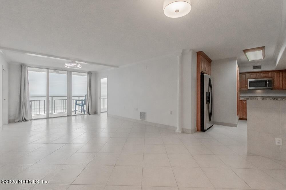 1601 Ocean Dr S - Photo 4 of 12