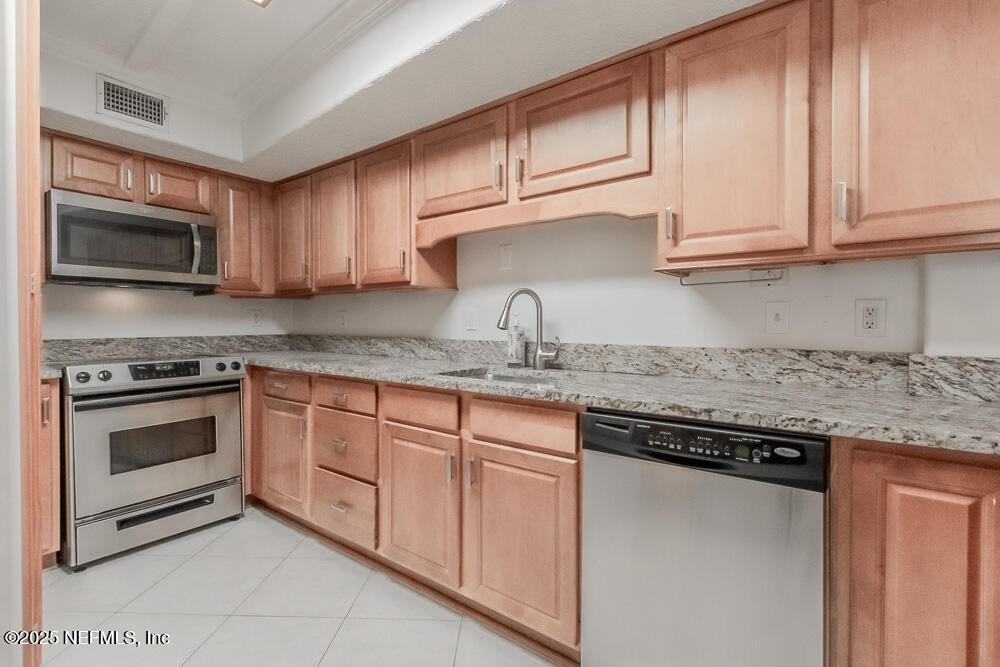 1601 Ocean Dr S - Photo 5 of 12