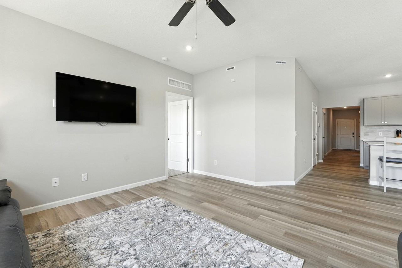 1070 Pleasant Hill Pl - Photo 7 of 34