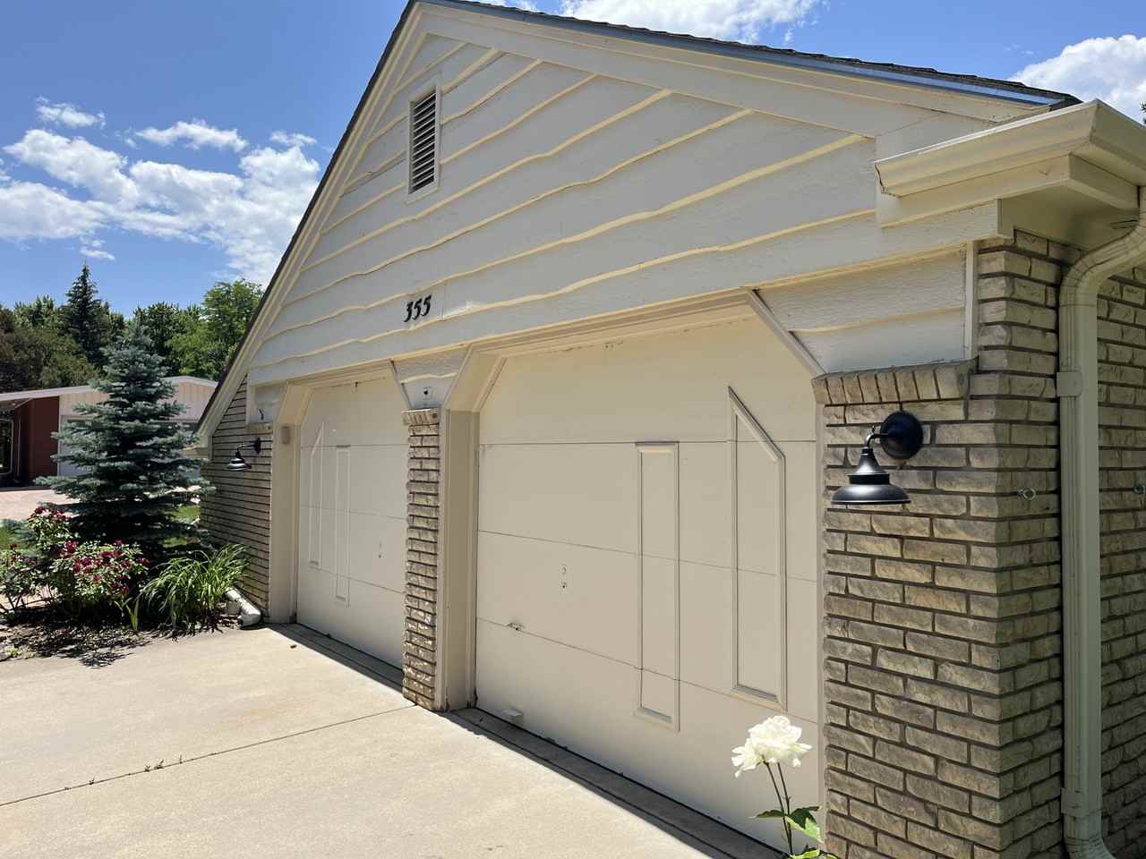 355 Lipan Way - Photo 2 of 31