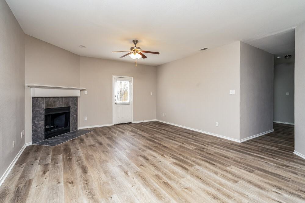 1707 White Mountain Way - Photo 3 of 16