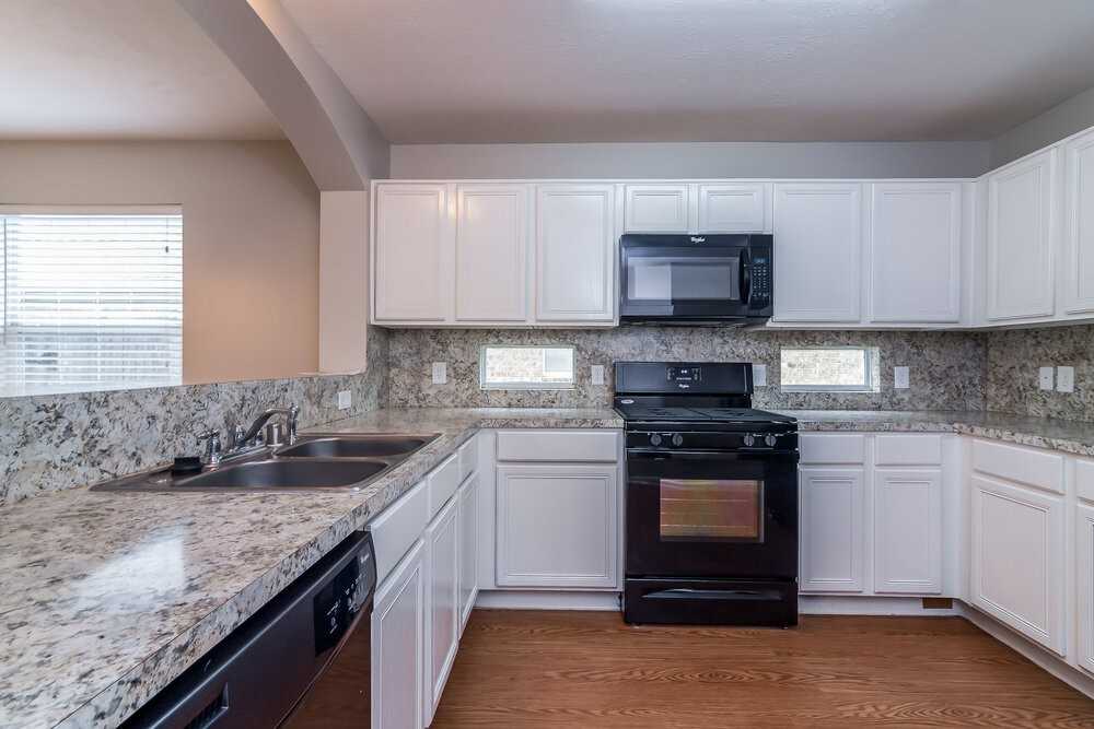 16110 Marcelia Dr - Photo 5 of 14