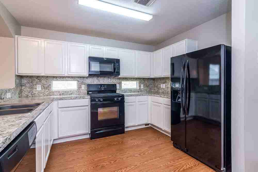 16110 Marcelia Dr - Photo 6 of 14